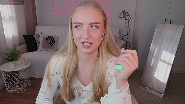 Snapshot of TessaGrays chatting on March 2026 09:59:01 AM TessaGrays online show from March 2026 09:59:01 AM