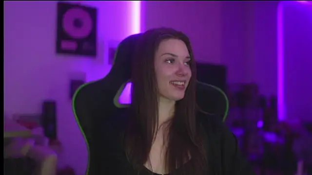 Snapshot of CandyStorm chatting on March 2026 01:22:01 AM CandyStorm online show from March 2026 01:22:01 AM