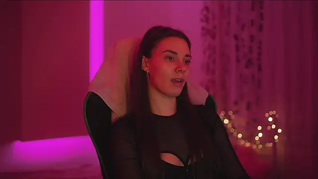 Snapshot of CandyStorm chatting on April 2026 11:03:01 PM CandyStorm online show from April 2026 11:03:01 PM