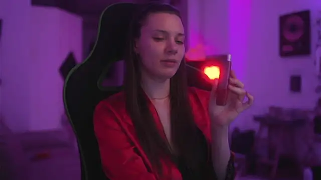 Snapshot of CandyStorm chatting on April 2026 08:47:01 PM CandyStorm online show from April 2026 08:47:01 PM