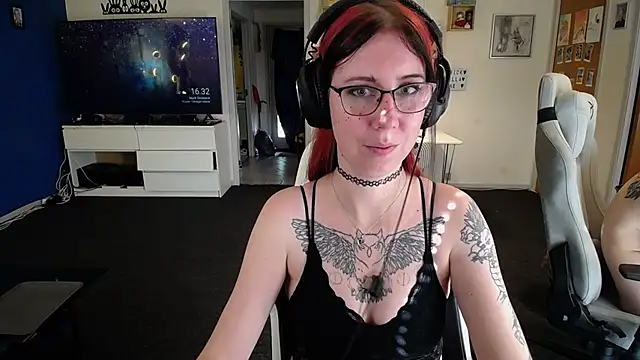 TattooedGirls online show from September 2025 02:33:02 PM