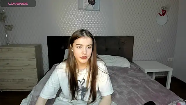 ShellyMoon  online show from October 2025 03:29:01 PM