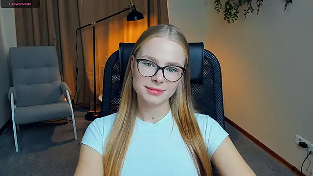 Snapshot of LibbyVenzeio chatting on October 2025 09:38:02 AM LibbyVenzeio online show from October 2025 09:38:02 AM