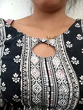 Snapshot of PEEHU-50 chatting on April 2026 02:11:01 AM PEEHU-50 online show from April 2026 02:11:01 AM