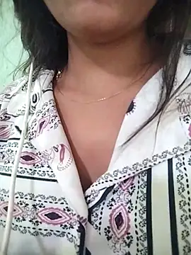Snapshot of PEEHU-50 chatting on May 2026 01:54:01 AM PEEHU-50 online show from May 2026 01:54:01 AM