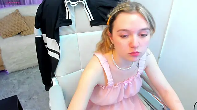 Lucia Copper online show from November 2025 03:47:02 PM