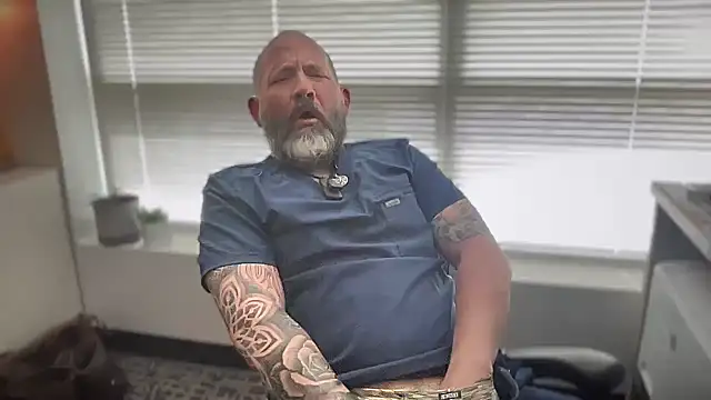 Snapshot of fuckadilf chatting on April 2026 07:27:01 PM fuckadilf online show from April 2026 07:27:01 PM