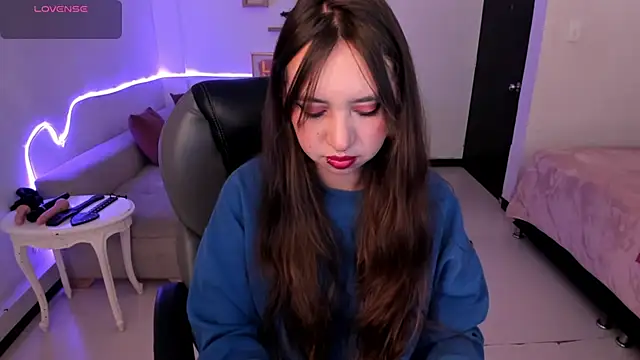 Scarlett  Cooper   online show from November 2025 11:33:01 AM