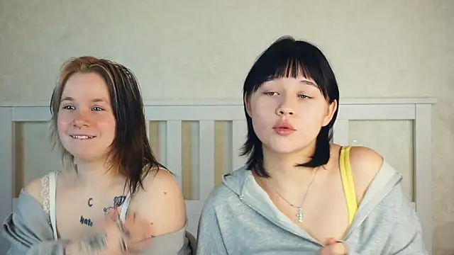 Snapshot of EviaVanveen chatting on November 2025 08:24:01 AM EviaVanveen online show from November 2025 08:24:01 AM