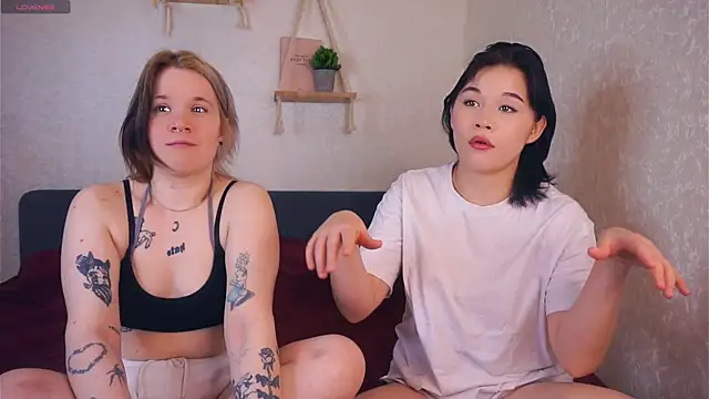 Snapshot of EviaVanveen chatting on November 2025 09:08:01 AM EviaVanveen online show from November 2025 09:08:01 AM