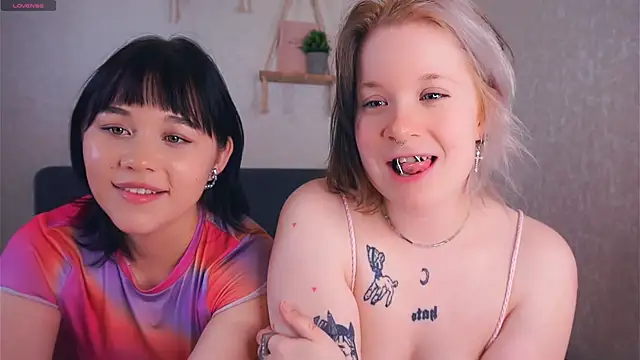 Snapshot of EviaVanveen chatting on December 2025 07:35:01 AM EviaVanveen online show from December 2025 07:35:01 AM