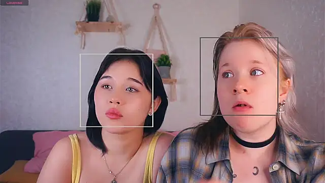 Snapshot of EviaVanveen chatting on December 2025 07:36:01 AM EviaVanveen online show from December 2025 07:36:01 AM