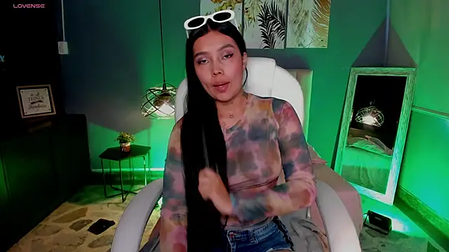 Snapshot of Juliieta_Evans chatting on October 2025 08:20:01 PM Juliieta Evans online show from October 2025 08:20:01 PM