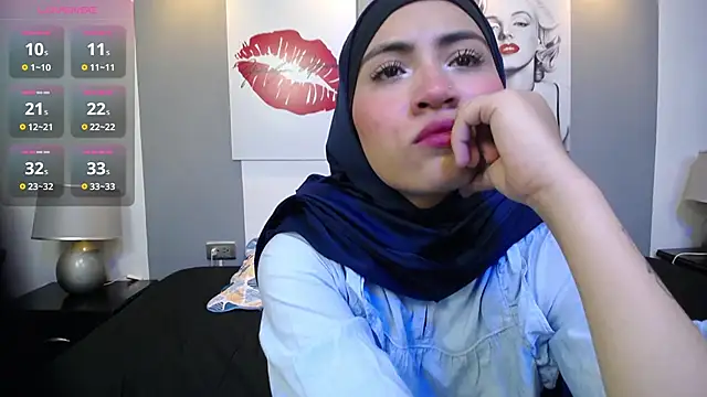 Neesha   online show from November 2025 09:48:02 PM