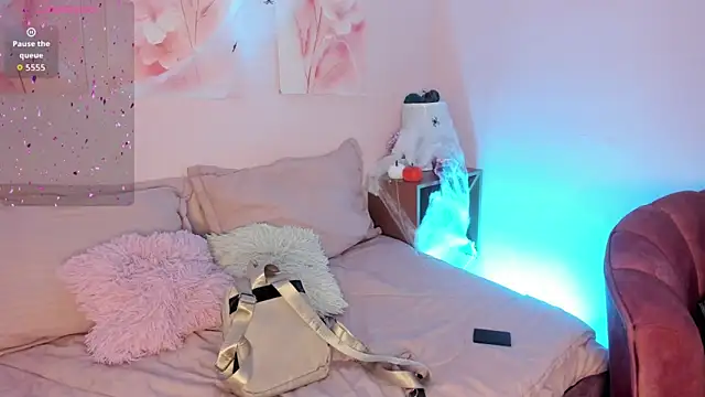 Nikolbrice online show from October 2025 06:59:01 PM