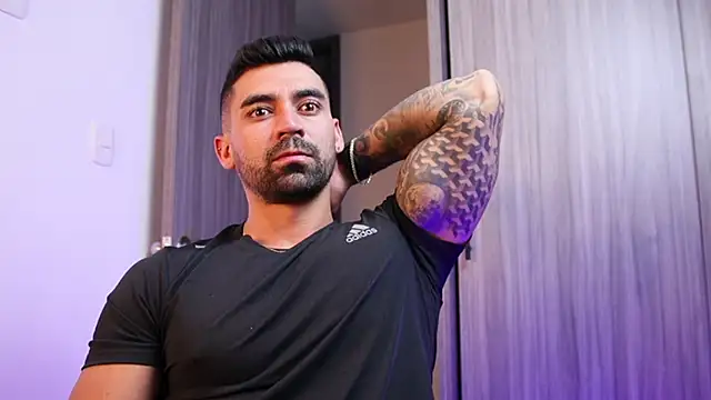 Snapshot of SOY_MIKE chatting on November 2025 02:12:01 AM SOY MIKE online show from November 2025 02:12:01 AM