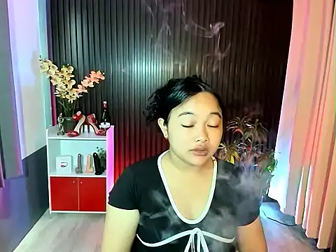 UrFavouriteCravings online show from November 2025 12:13:02 AM