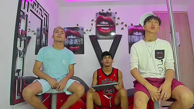 VERY HOT GUYS online show from October 2025 01:33:02 AM