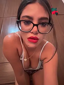 whitefoxxxx6 online show from December 2025 11:21:02 PM