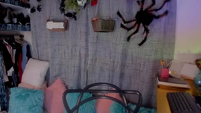 AmaruBloom online show from October 2025 04:15:02 AM