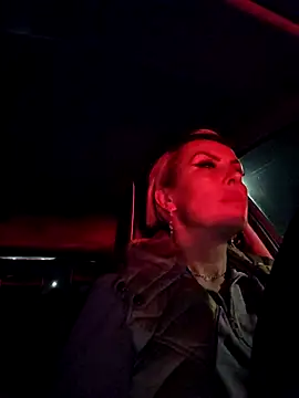 KirraWhite online show from November 2025 07:37:01 PM