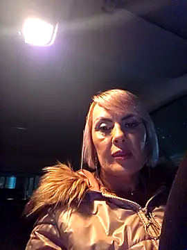 KirraWhite online show from November 2025 05:16:01 PM