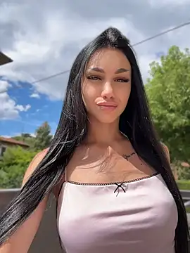Snapshot of ilariea_girl chatting on June 2026 01:43:01 PM ilariea girl online show from June 2026 01:43:01 PM