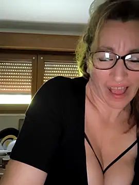 Snapshot of Fifi83Bell chatting on March 2026 02:25:02 PM Fifi83Bell online show from March 2026 02:25:02 PM