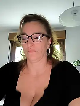 Snapshot of Fifi83Bell chatting on March 2026 04:34:01 PM Fifi83Bell online show from March 2026 04:34:01 PM