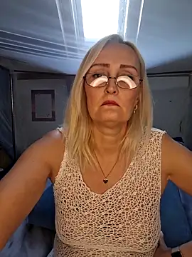 Jenny Blum online show from December 2025 01:05:02 PM