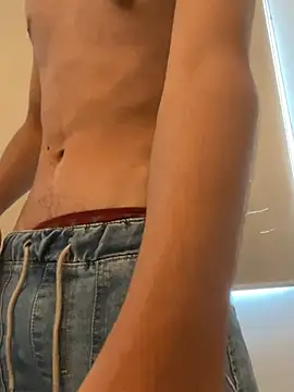 Snapshot of Davomg chatting on April 2026 06:26:01 PM Davomg online show from April 2026 06:26:01 PM