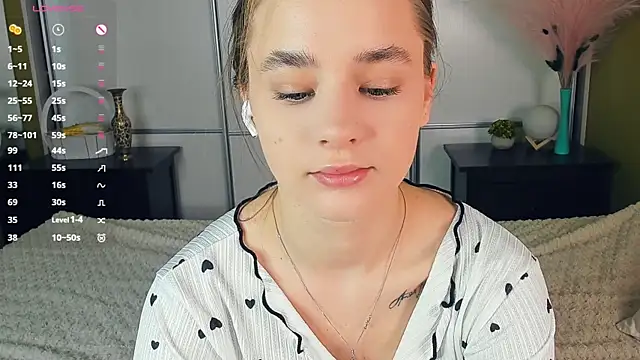 Snapshot of JinnyMcie chatting on April 2026 07:13:01 AM JinnyMcie online show from April 2026 07:13:01 AM