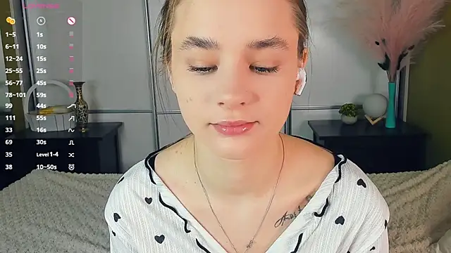 Snapshot of JinnyMcie chatting on April 2026 07:45:01 AM JinnyMcie online show from April 2026 07:45:01 AM