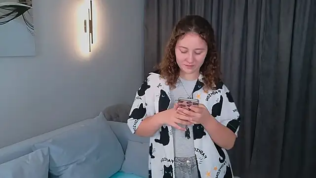 Snapshot of BrendaScot chatting on October 2025 01:56:02 PM BrendaScot online show from October 2025 01:56:02 PM
