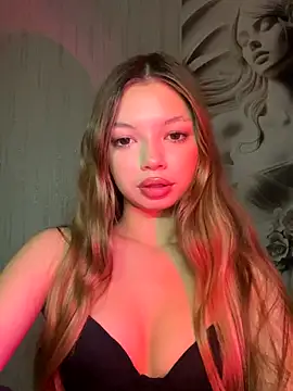 Snapshot of _Siennaaa_ chatting on October 2025 07:44:02 PM  Siennaaa  online show from October 2025 07:44:02 PM