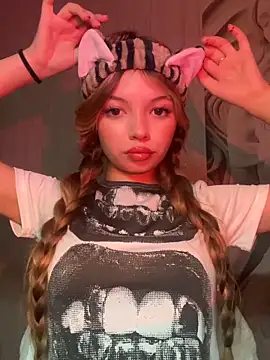 Snapshot of _Siennaaa_ chatting on October 2025 09:02:01 PM  Siennaaa  online show from October 2025 09:02:01 PM