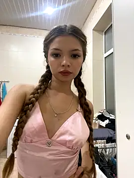 Snapshot of _Siennaaa_ chatting on October 2025 09:25:02 PM  Siennaaa  online show from October 2025 09:25:02 PM