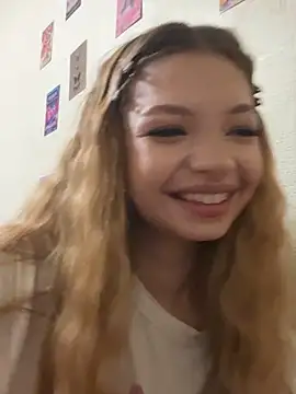 Snapshot of _Siennaaa_ chatting on October 2025 09:02:01 PM  Siennaaa  online show from October 2025 09:02:01 PM