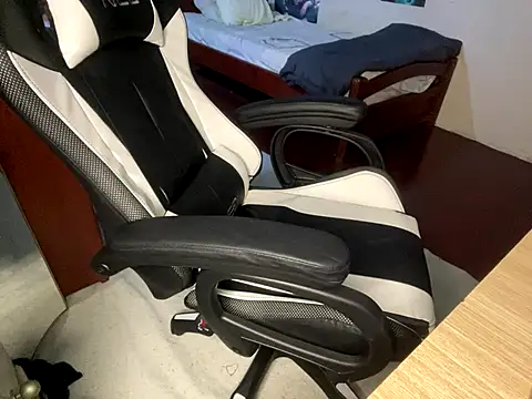 oppaboy online show from October 2025 03:18:01 AM