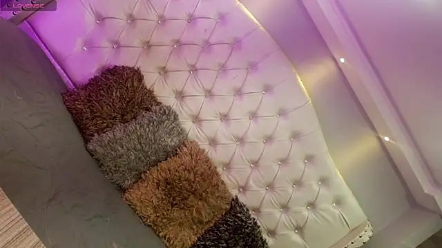 Miranda Collins online show from October 2025 03:56:02 AM