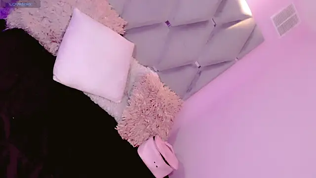 Saraa Jone online show from December 2025 04:21:01 AM