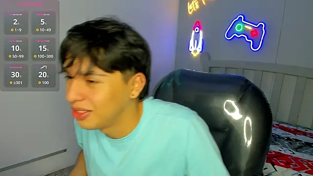 Snapshot of StiwenTwink chatting on October 2025 01:54:02 PM StiwenTwink online show from October 2025 01:54:02 PM