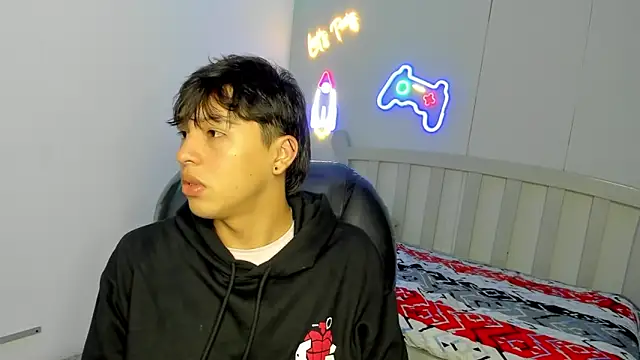 Snapshot of StiwenTwink chatting on October 2025 01:35:02 PM StiwenTwink online show from October 2025 01:35:02 PM