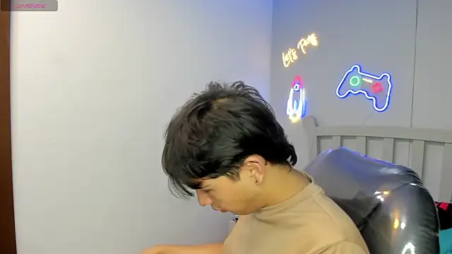 Snapshot of StiwenTwink chatting on November 2025 04:07:01 PM StiwenTwink online show from November 2025 04:07:01 PM