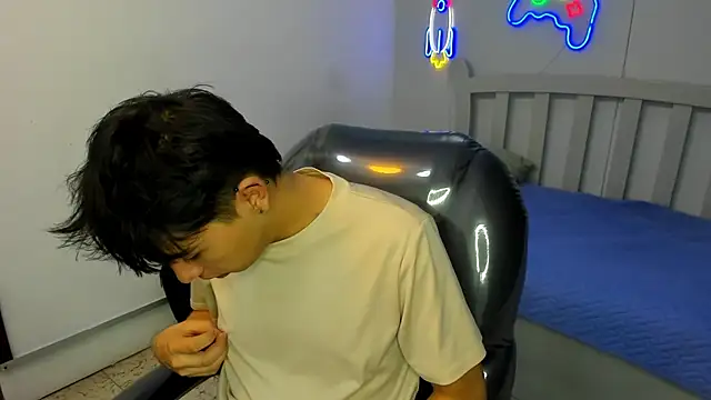 Snapshot of StiwenTwink chatting on November 2025 05:02:01 PM StiwenTwink online show from November 2025 05:02:01 PM