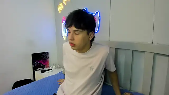 Snapshot of StiwenTwink chatting on November 2025 03:00:02 PM StiwenTwink online show from November 2025 03:00:02 PM