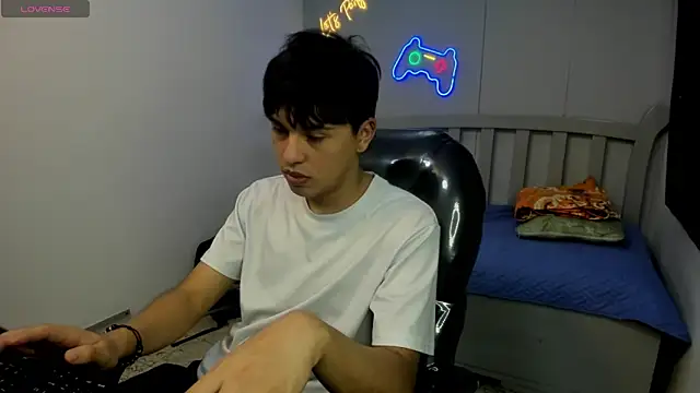 Snapshot of StiwenTwink chatting on November 2025 03:01:02 PM StiwenTwink online show from November 2025 03:01:02 PM