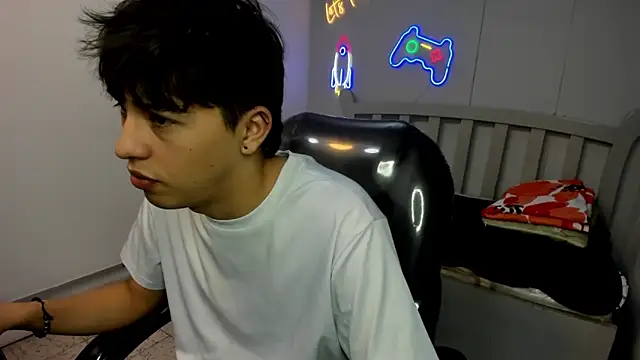 Snapshot of StiwenTwink chatting on November 2025 01:36:02 PM StiwenTwink online show from November 2025 01:36:02 PM