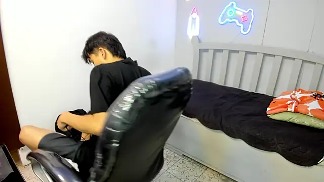 Snapshot of StiwenTwink chatting on November 2025 07:50:02 PM StiwenTwink online show from November 2025 07:50:02 PM