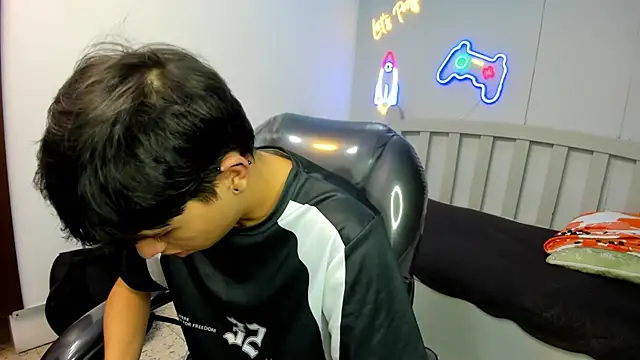 Snapshot of StiwenTwink chatting on December 2025 12:58:01 PM StiwenTwink online show from December 2025 12:58:01 PM